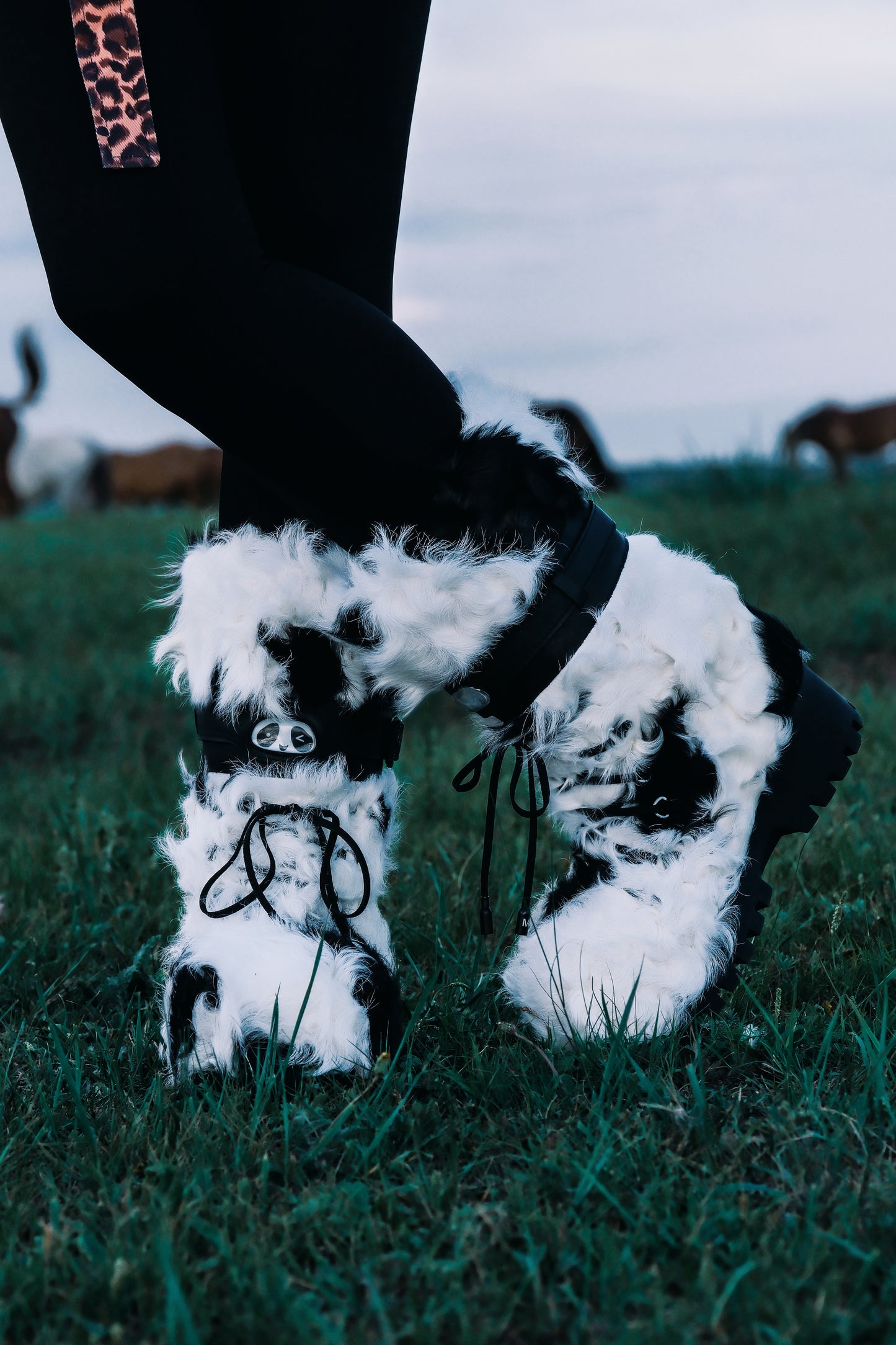 MOGSki PANDA CURLY SHEARLING SNOW BOOT
