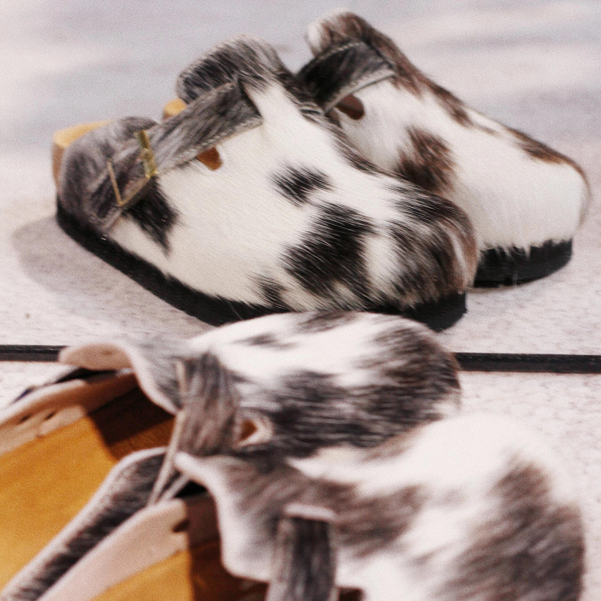 MOGSki COWHIDE CLOG