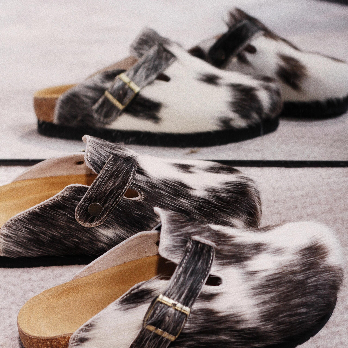 MOGSki COWHIDE CLOG
