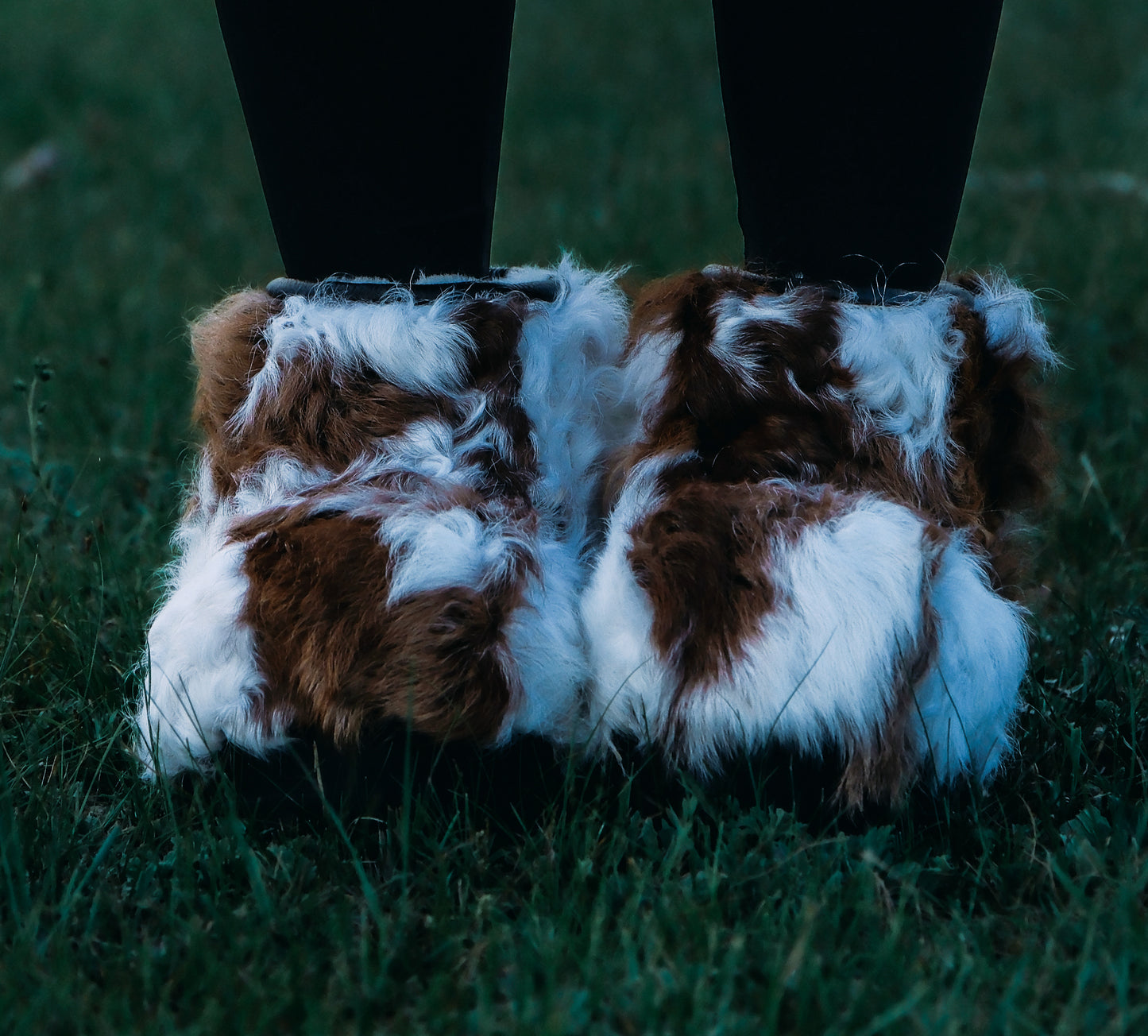 MOGSki TUNDRA CURLY SHEARLING CLOSED CLOG