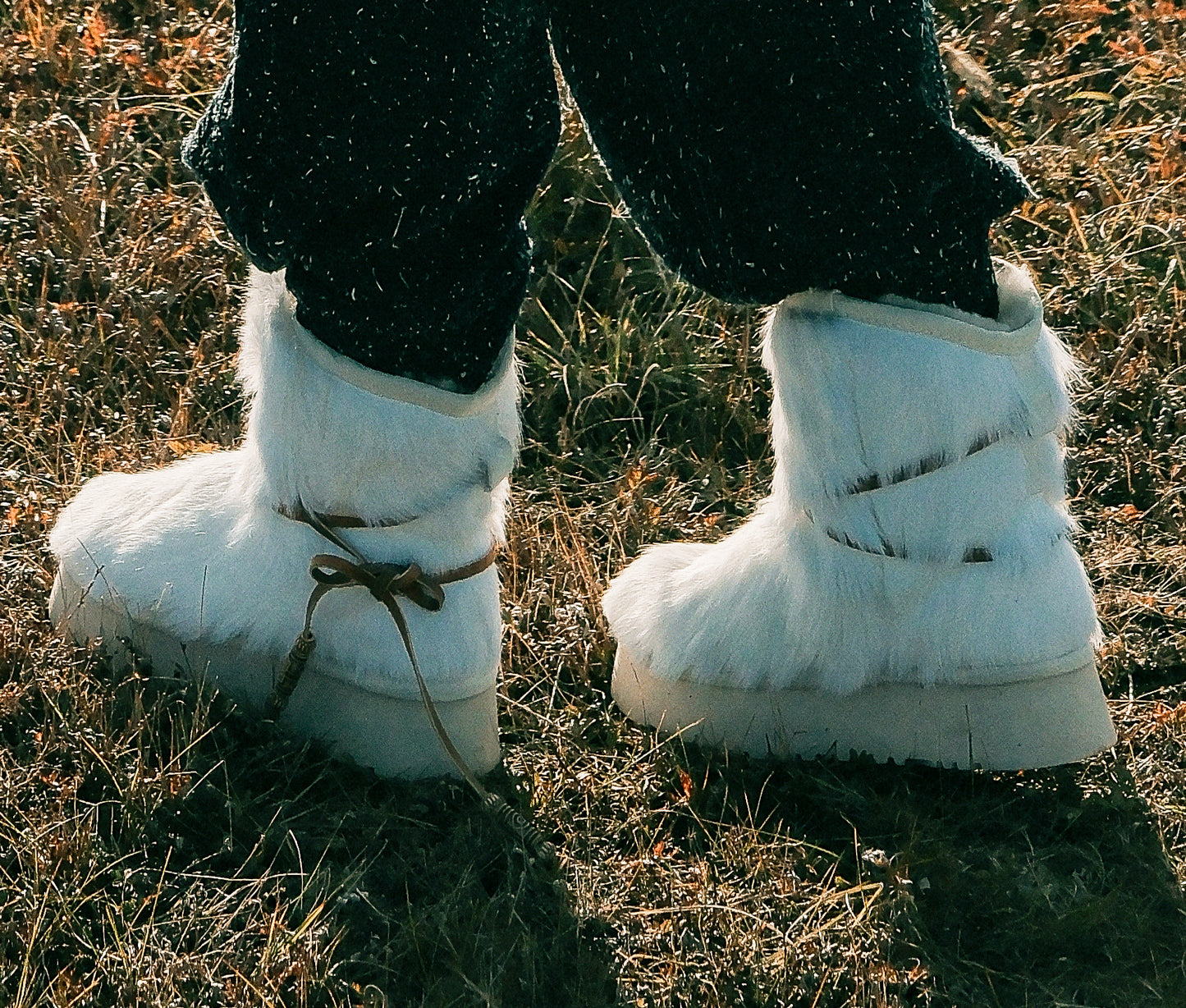 MOGSki WHITE NATURAL SHEARLING SNOW BOOTS