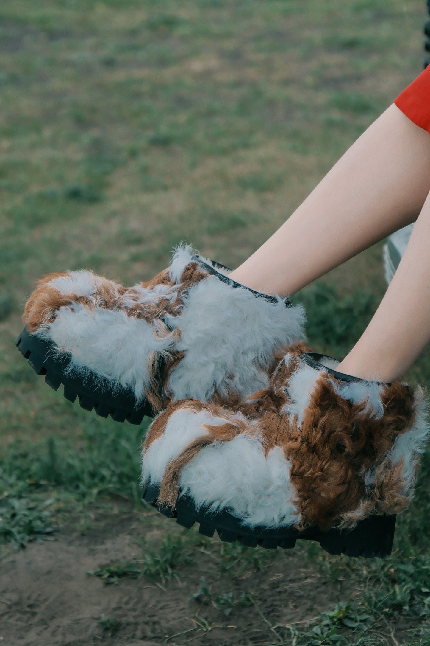 MOGSki TUNDRA CURLY SHEARLING CLOSED CLOG