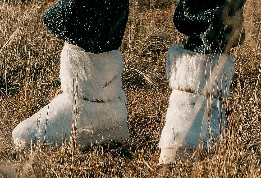 MOGSki WHITE NATURAL SHEARLING SNOW BOOTS