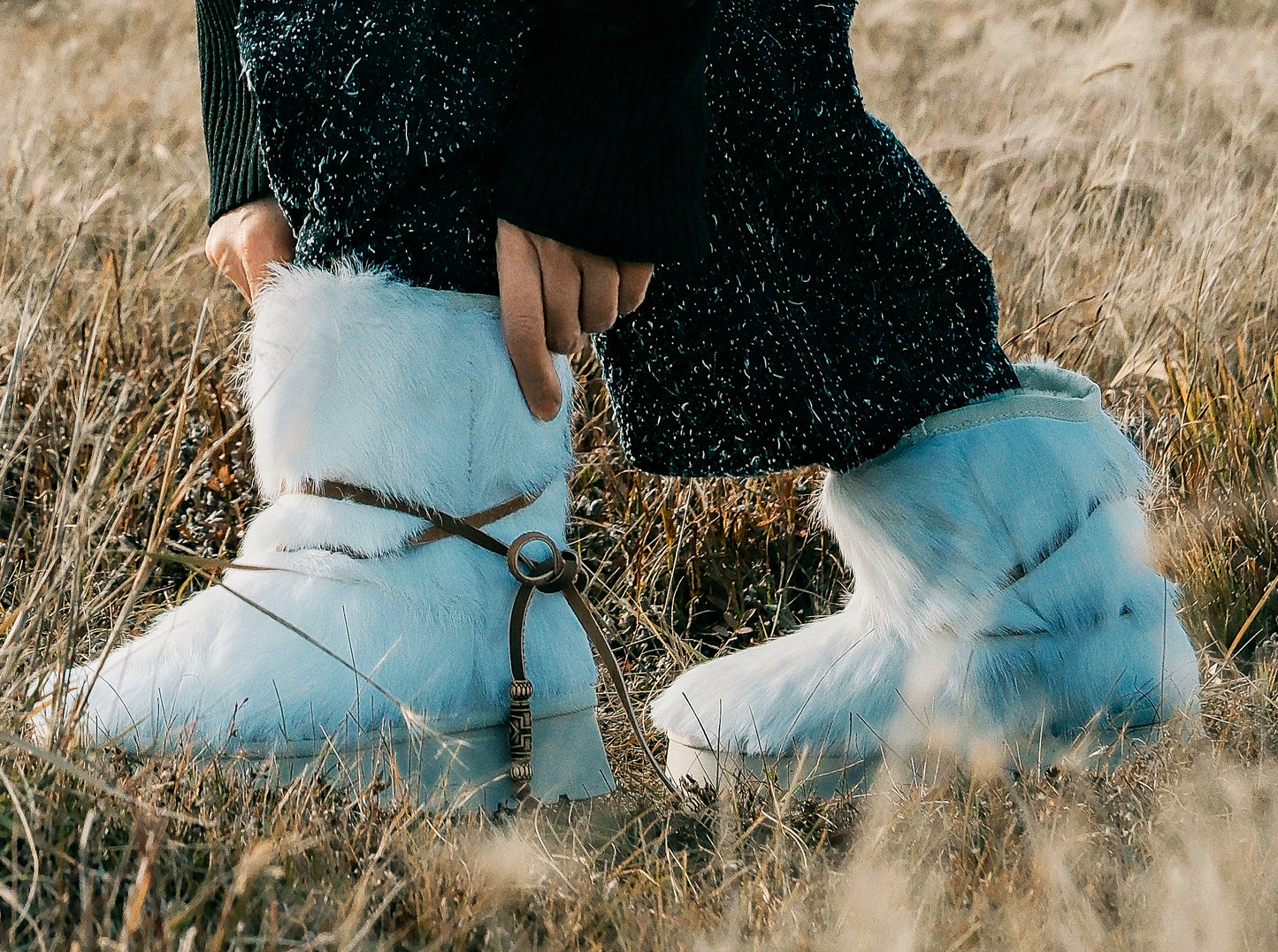 MOGSki WHITE NATURAL SHEARLING SNOW BOOTS