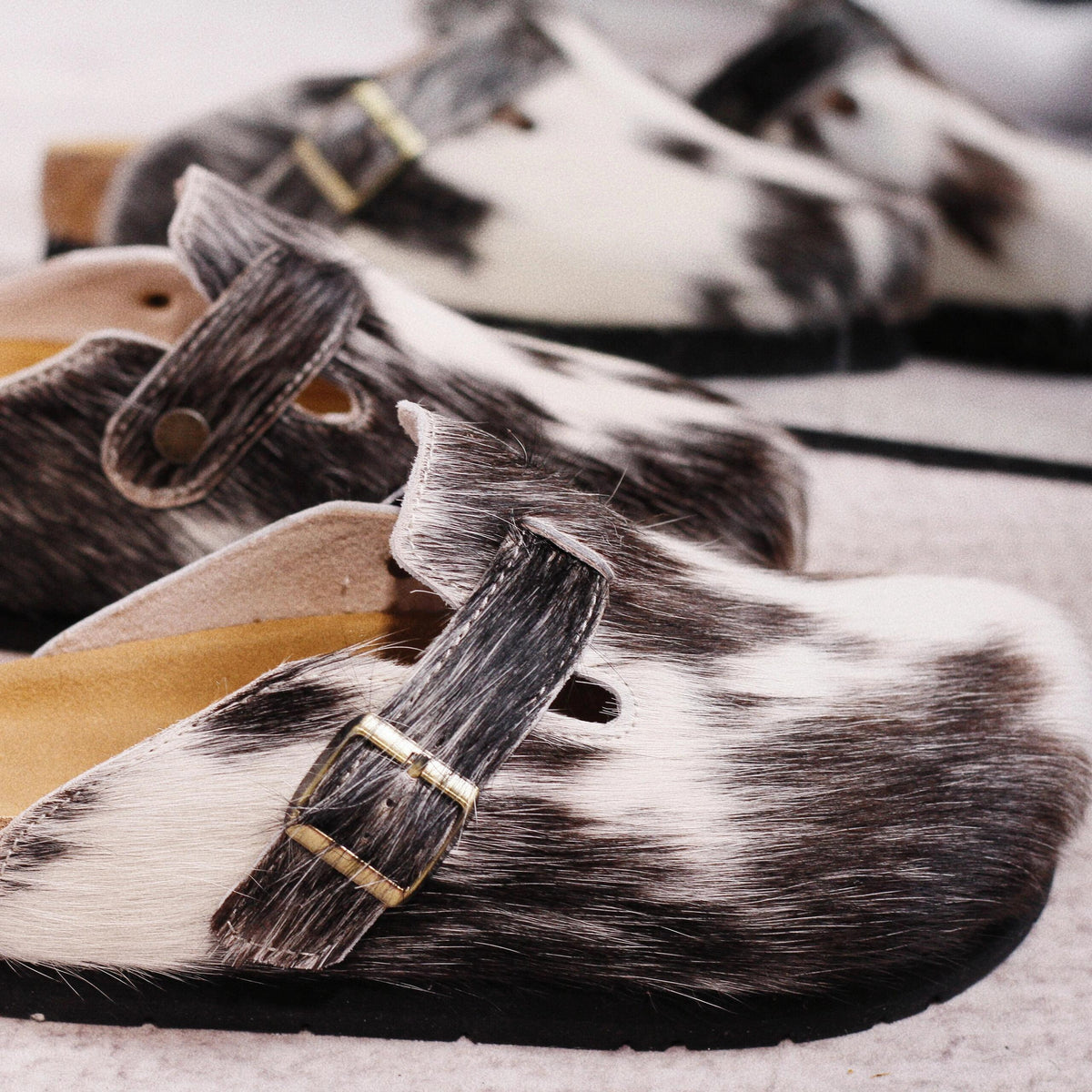 MOGSki COWHIDE CLOG