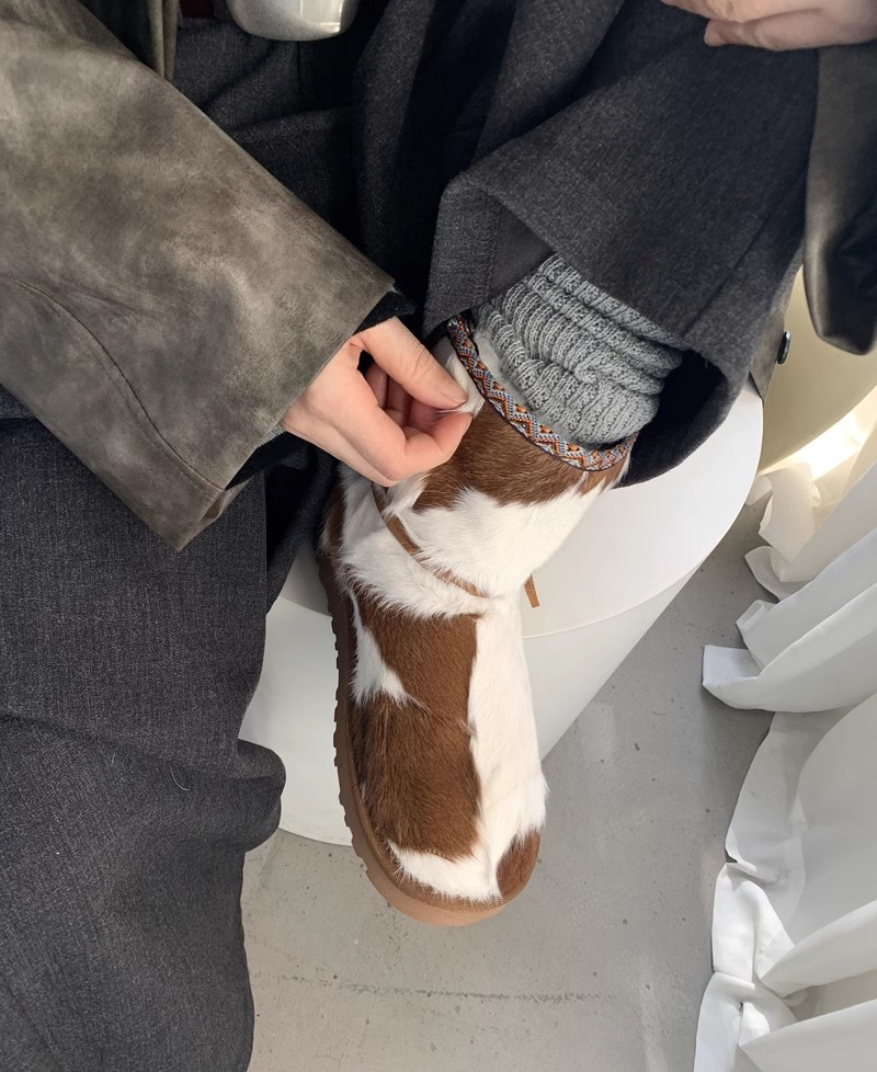MOGSki Natural Goat Hair Snow Boot — view 9