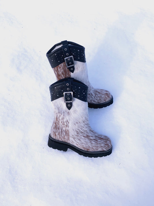 MOGSki Speckled Cowhide Crystal Snow Boot